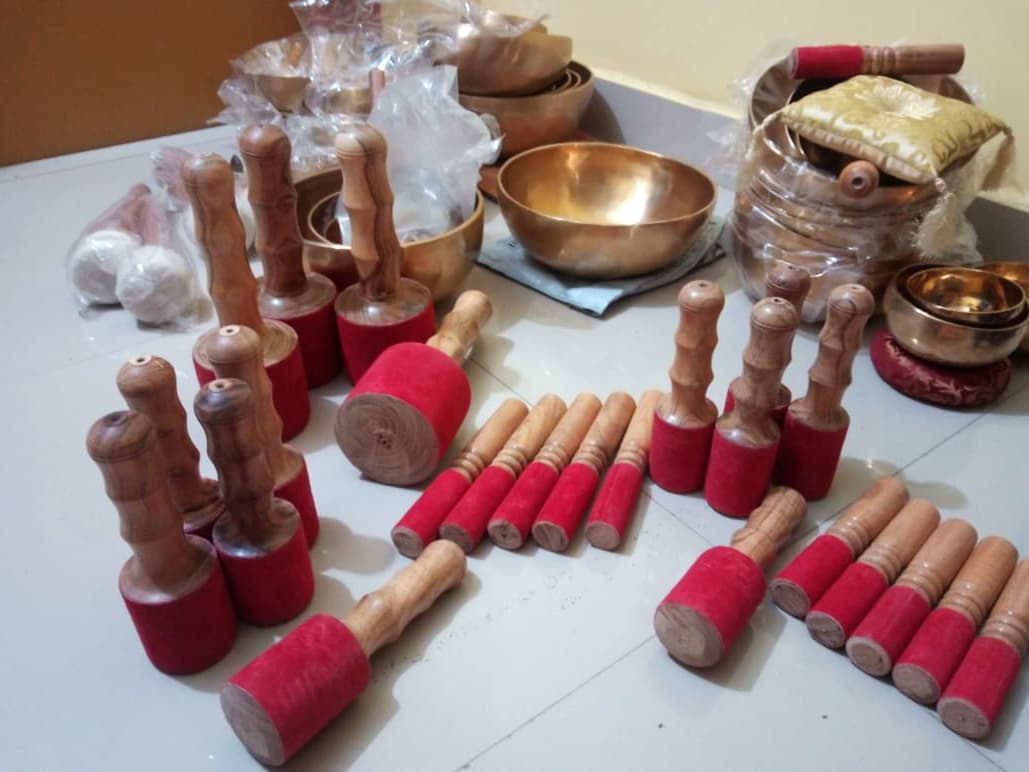 Master artisan forging handcrafted crafts at Soham Crafts